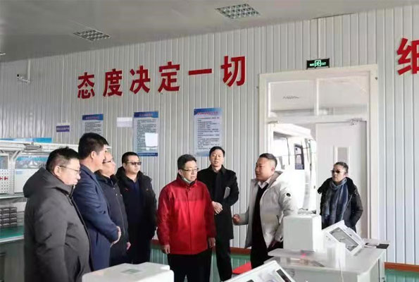 为企业牵线，为产业服务